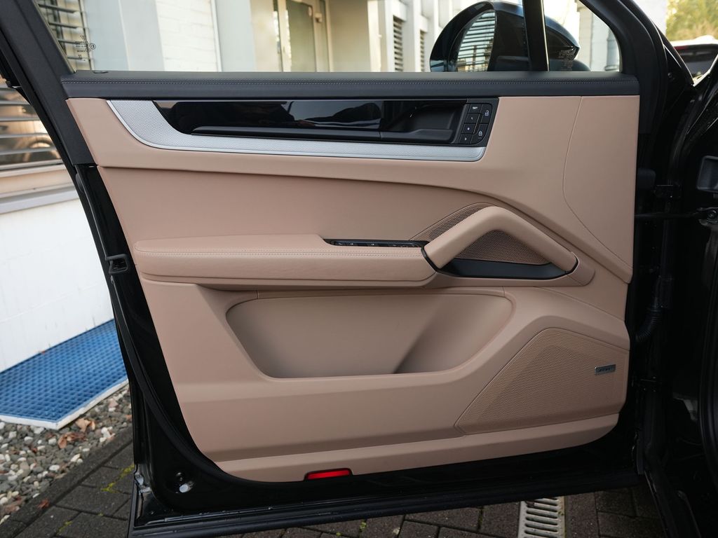 Porsche Cayenne 2025