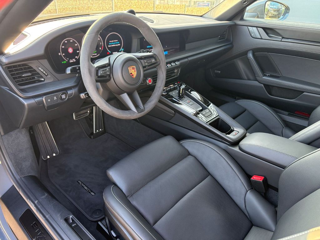 Porsche 992 2025