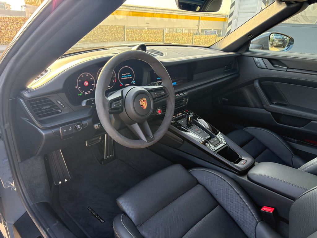 Porsche 992 2025