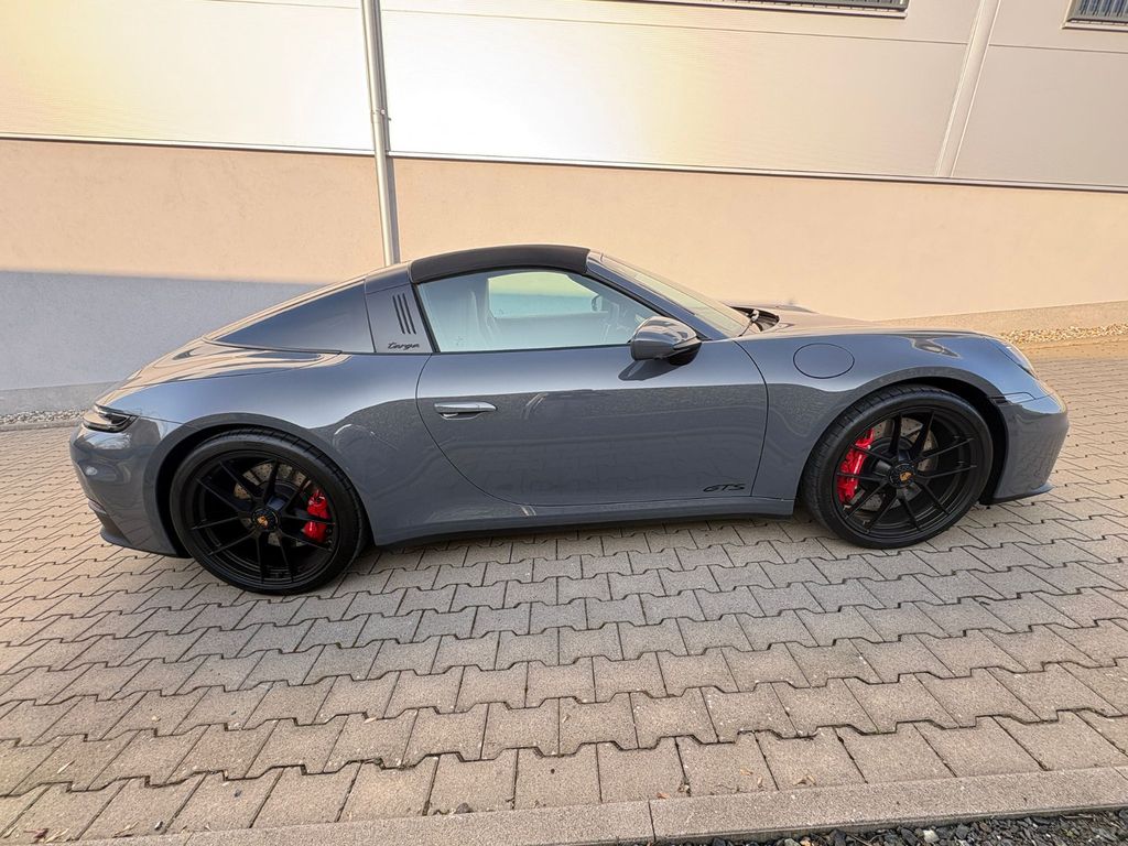 Porsche 992 2025