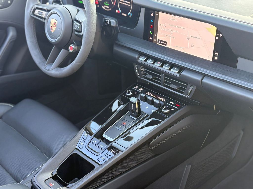 Porsche 992 2025