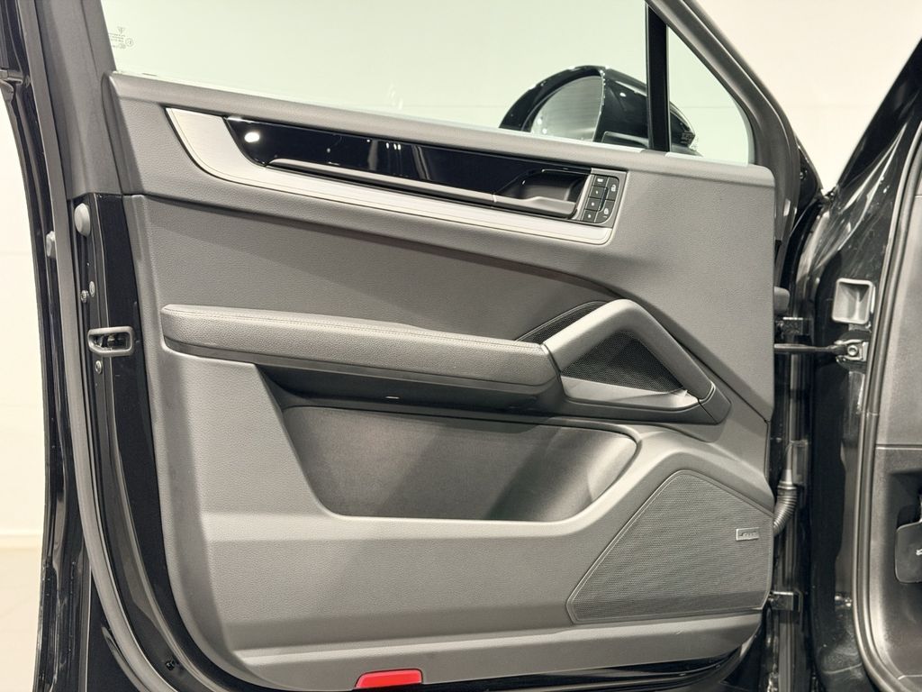 Porsche Cayenne 2025