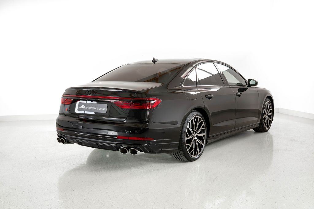 Audi S8