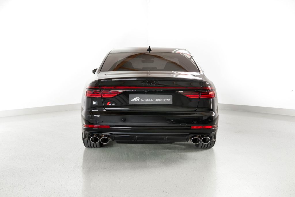 Audi S8