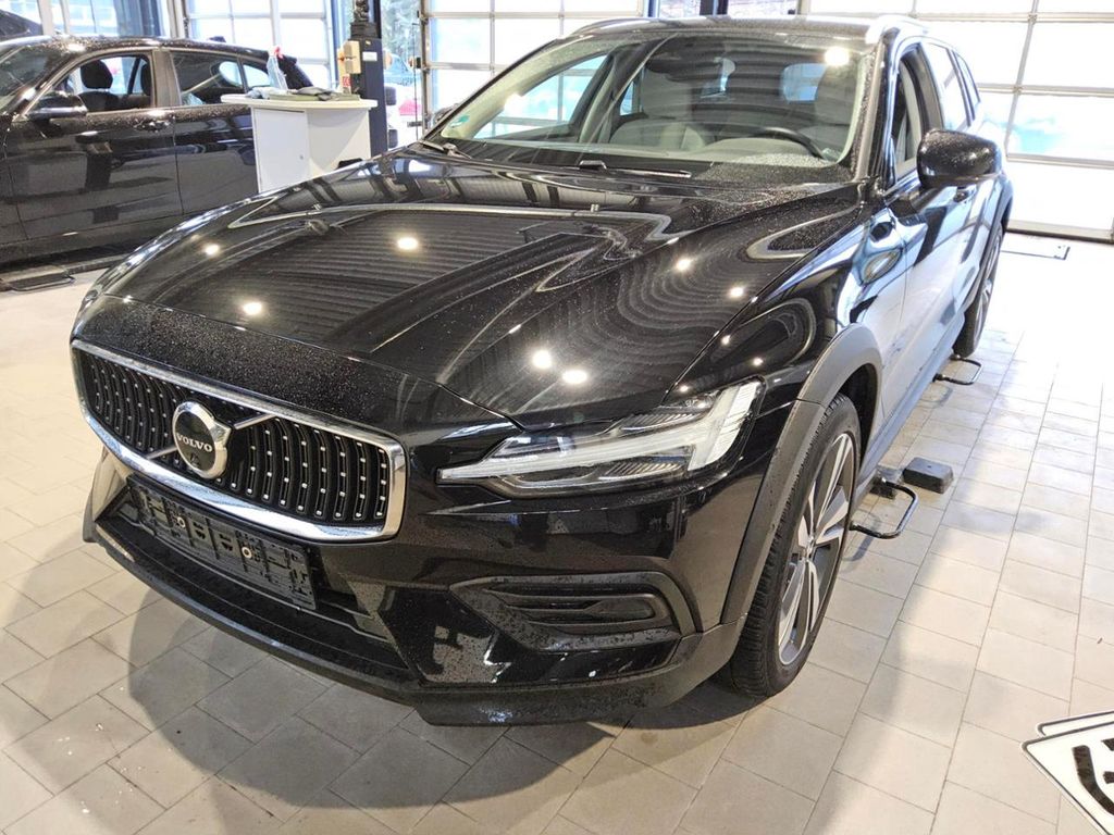 Volvo V60 Cross Country 2023