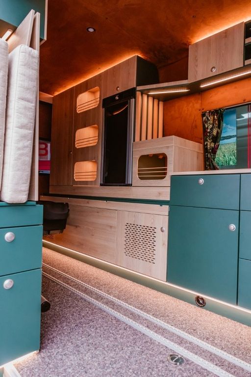 Mercedes-Benz 420 2025