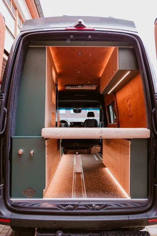 Mercedes-Benz 420 2025