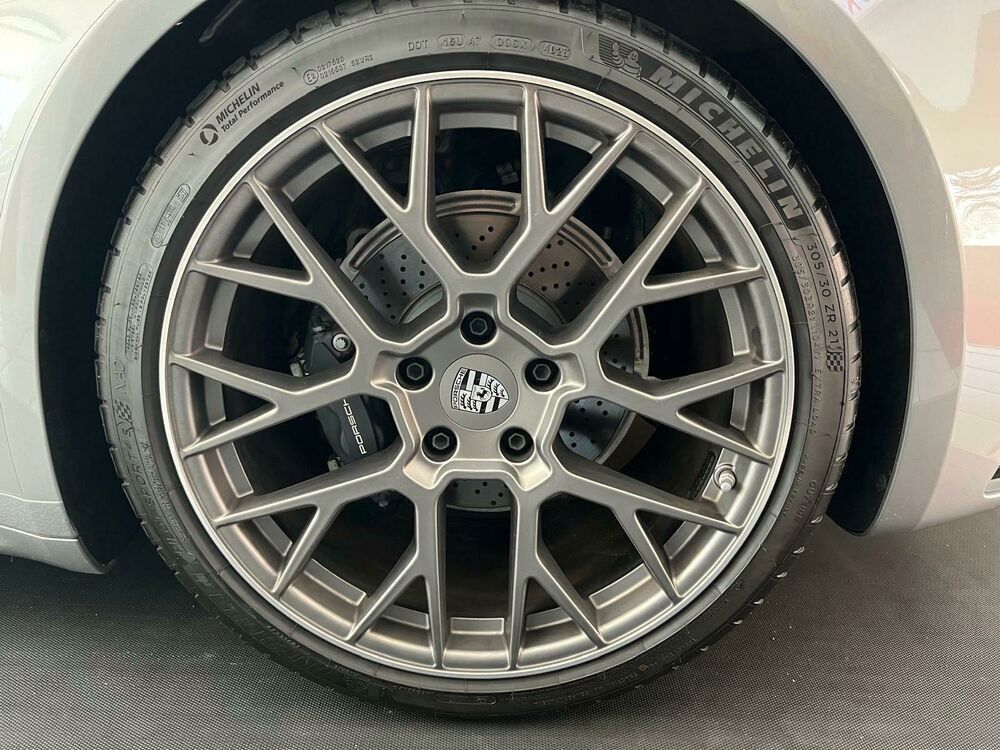 Porsche 992 2025