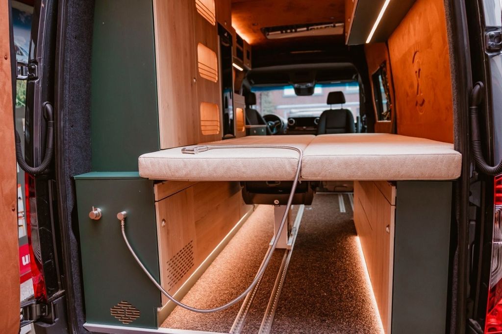 Mercedes-Benz 420 2025