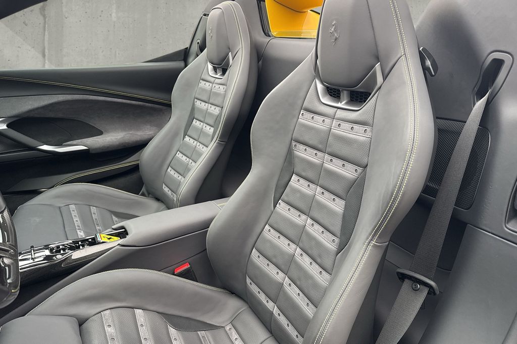 Ferrari 296 GTS 2023