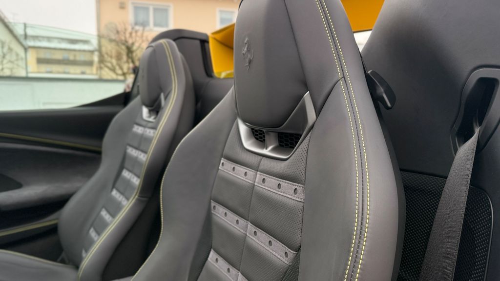 Ferrari 296 GTS 2023