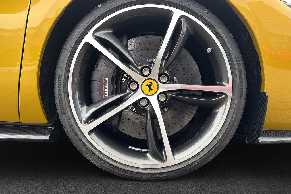 Ferrari 296 GTS 2023