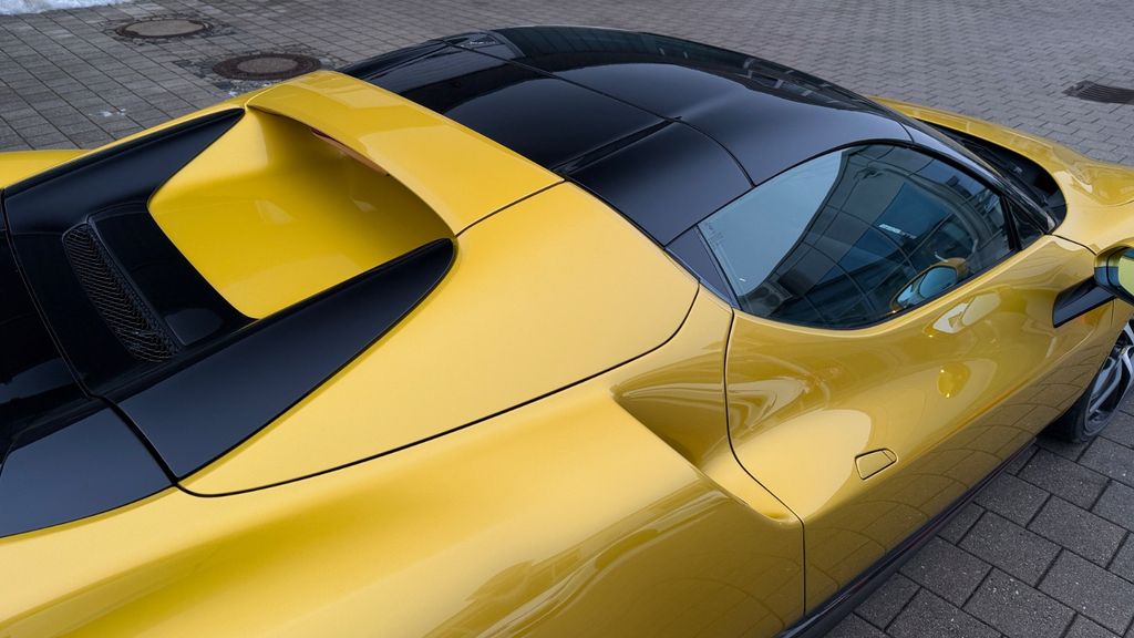 Ferrari 296 GTS 2023