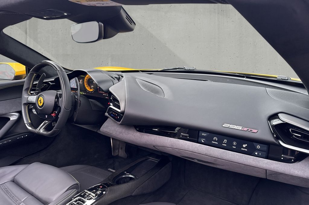 Ferrari 296 GTS 2023