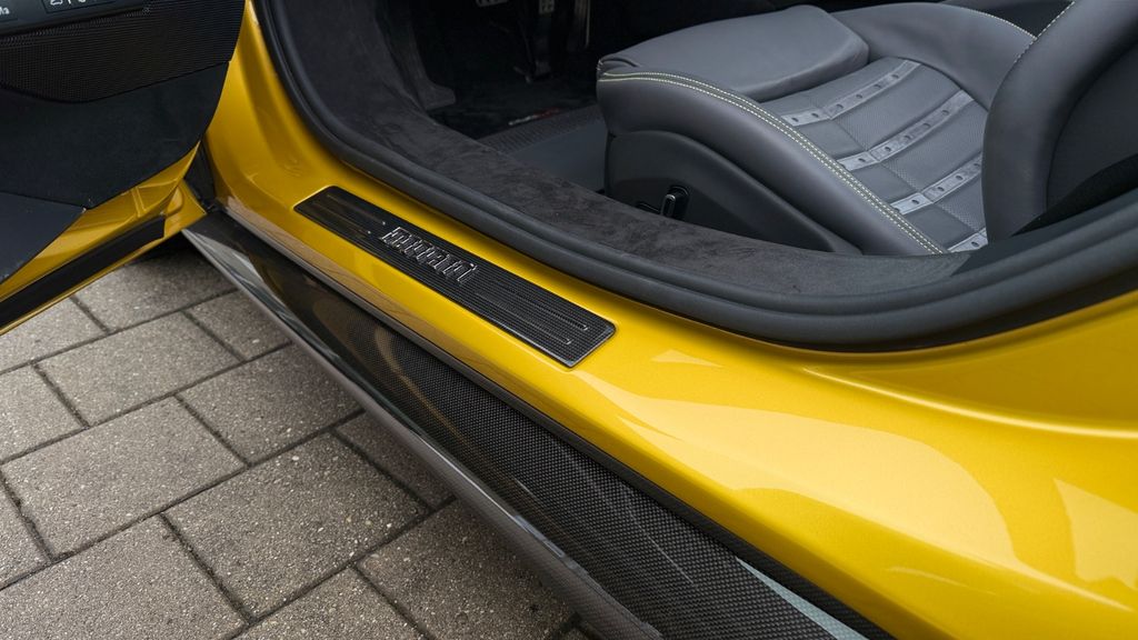 Ferrari 296 GTS 2023