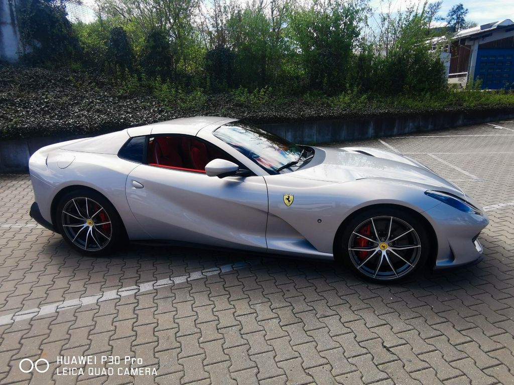 Ferrari 812 2024