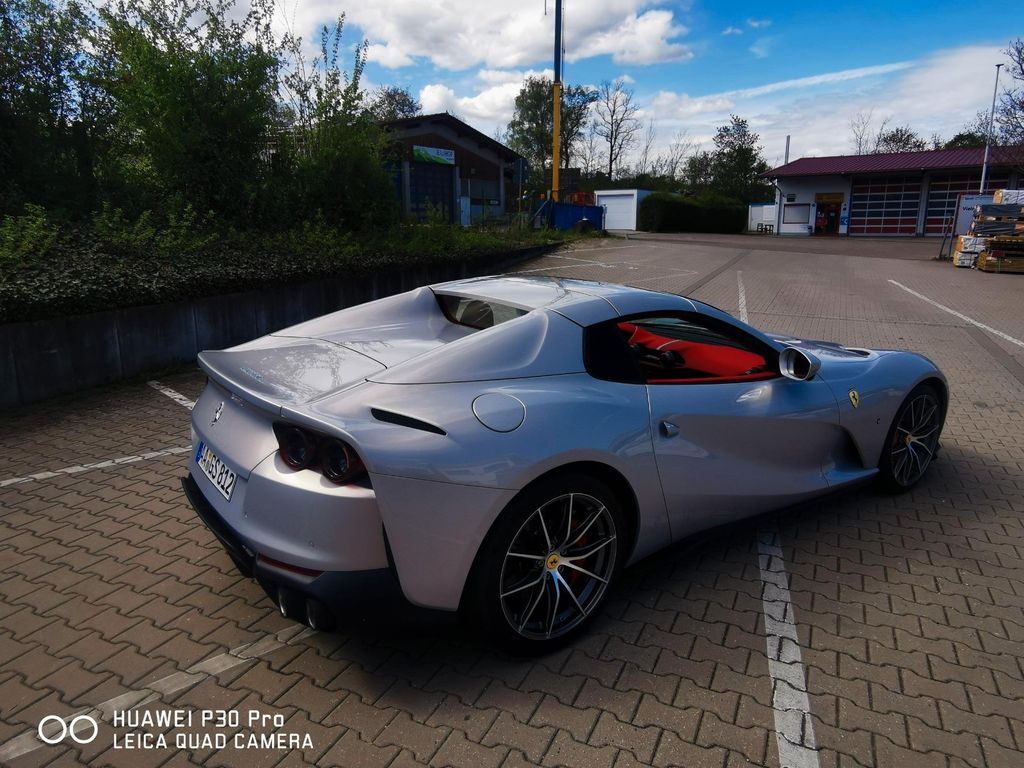 Ferrari 812 2024