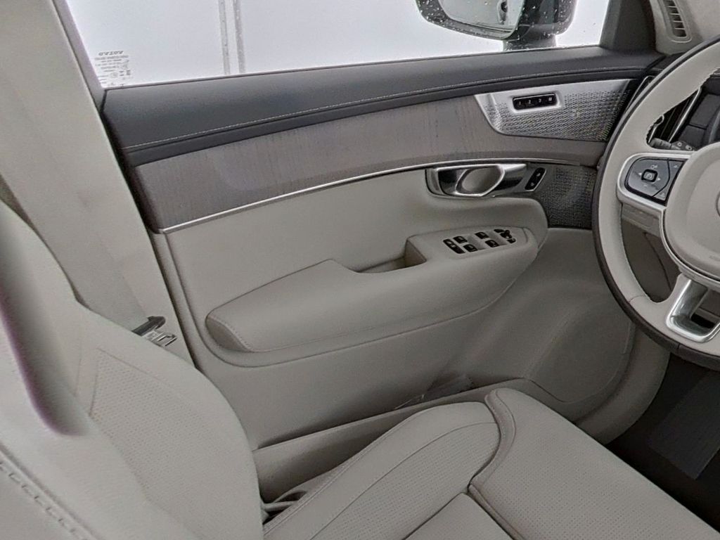 Volvo XC90 2025