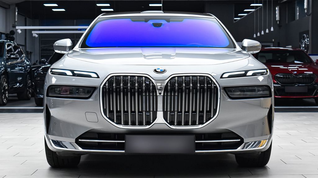 BMW 740 2025