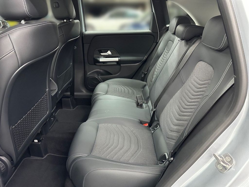 Mercedes-Benz B 220 2025