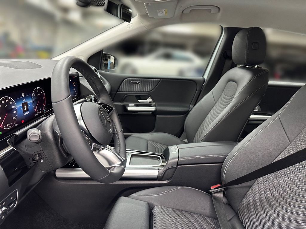 Mercedes-Benz B 220 2025