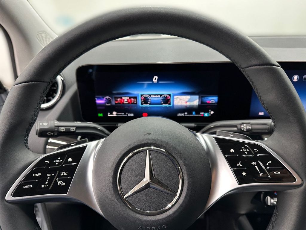 Mercedes-Benz B 220 2025