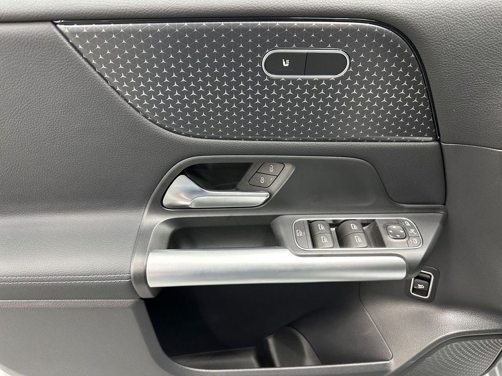 Mercedes-Benz B 220 2025