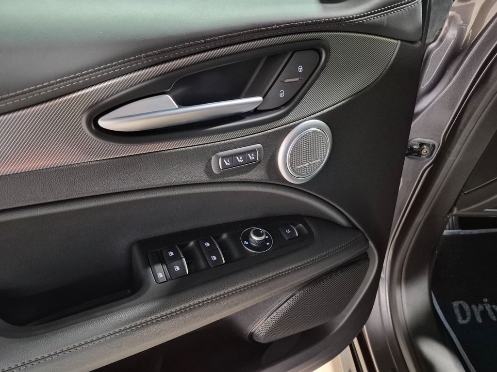 Alfa Romeo Stelvio 2024