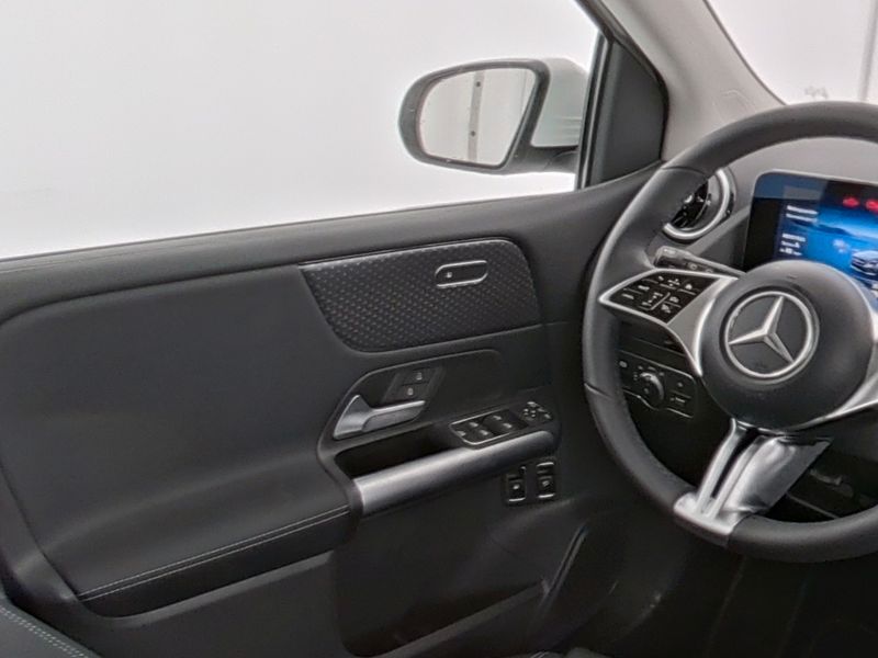 Mercedes-Benz B 250 2025