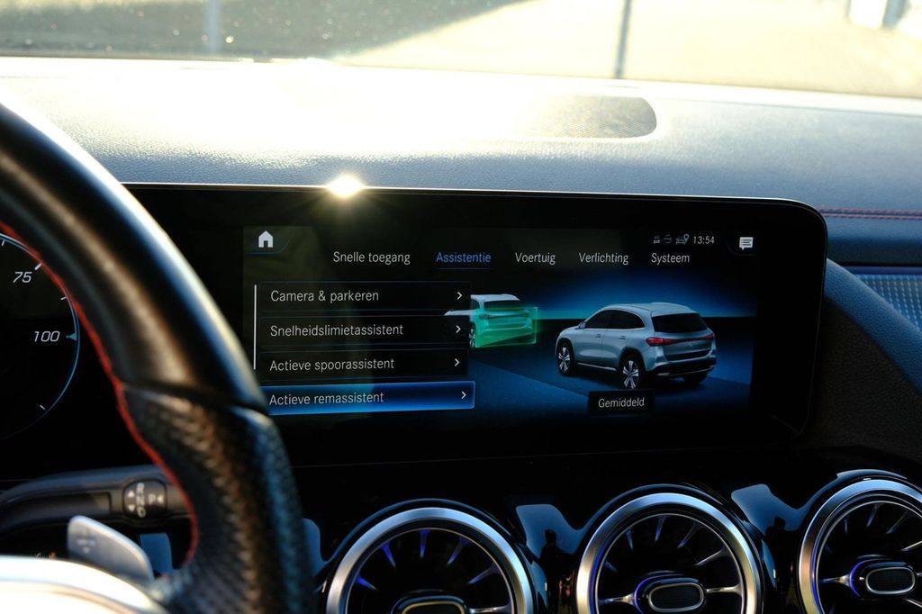 Mercedes-Benz EQA 2021