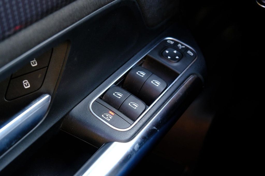 Mercedes-Benz EQA 2021