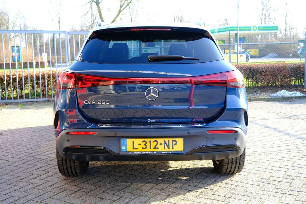 Mercedes-Benz EQA 2021