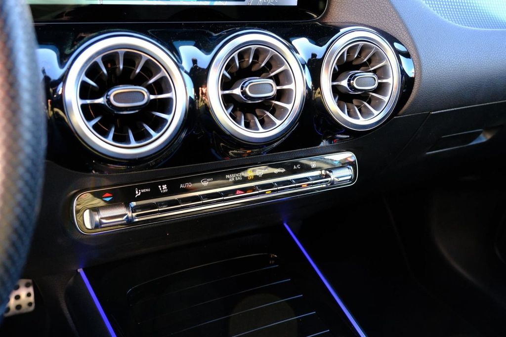 Mercedes-Benz EQA 2021