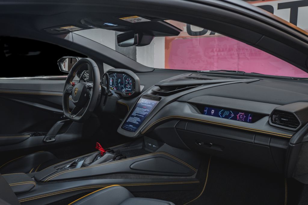 Lamborghini Revuelto