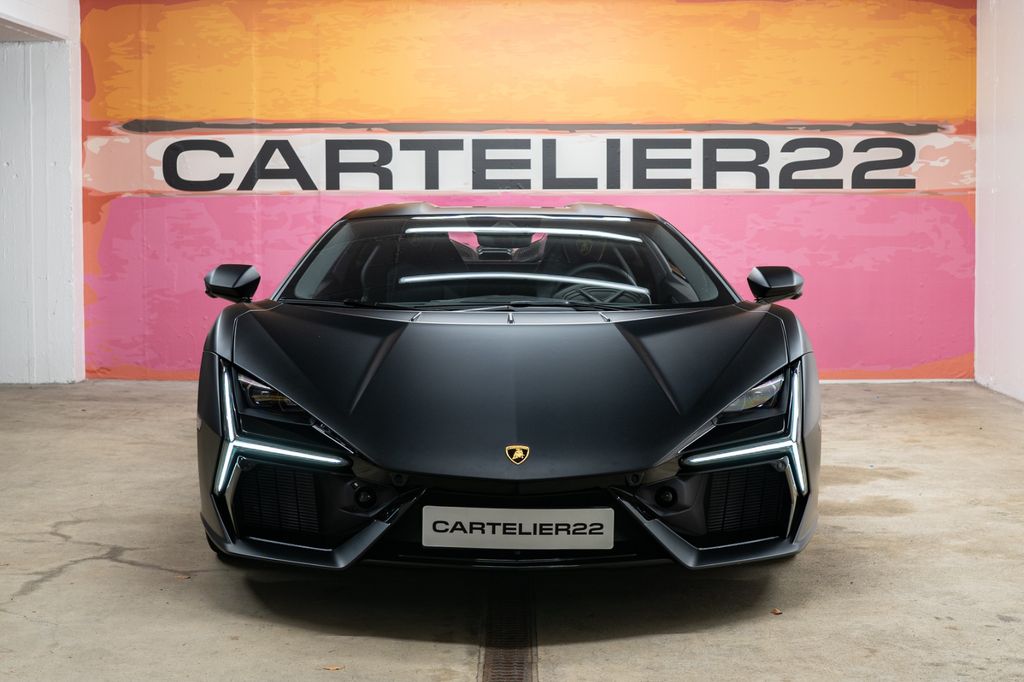 Lamborghini Revuelto