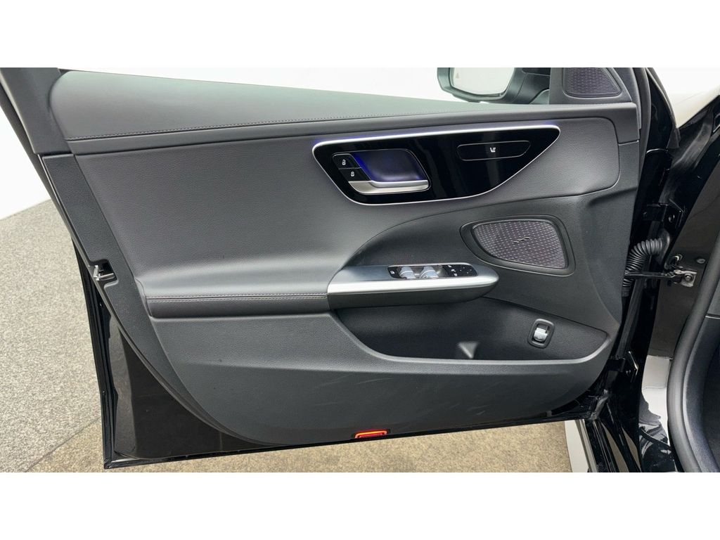 Mercedes-Benz C 300 2025