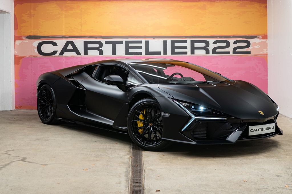 Lamborghini Revuelto