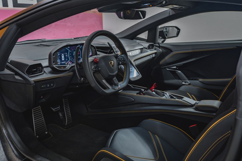 Lamborghini Revuelto