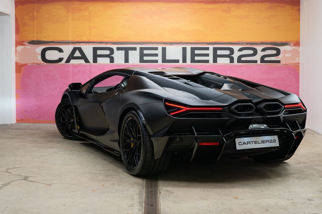 Lamborghini Revuelto