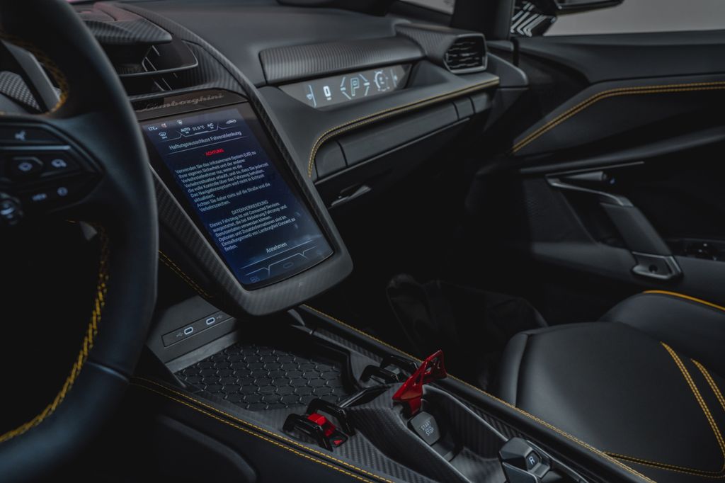 Lamborghini Revuelto