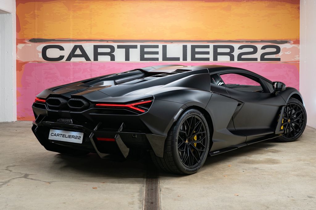 Lamborghini Revuelto