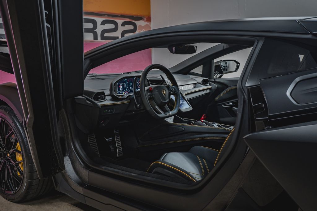 Lamborghini Revuelto