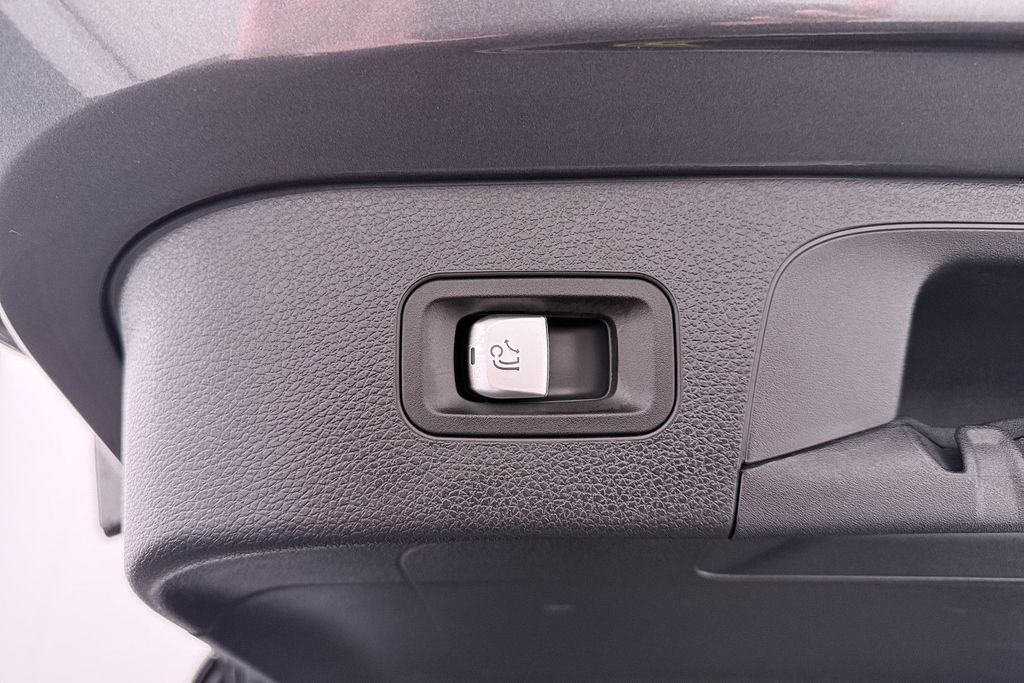 Mercedes-Benz EQC 2023