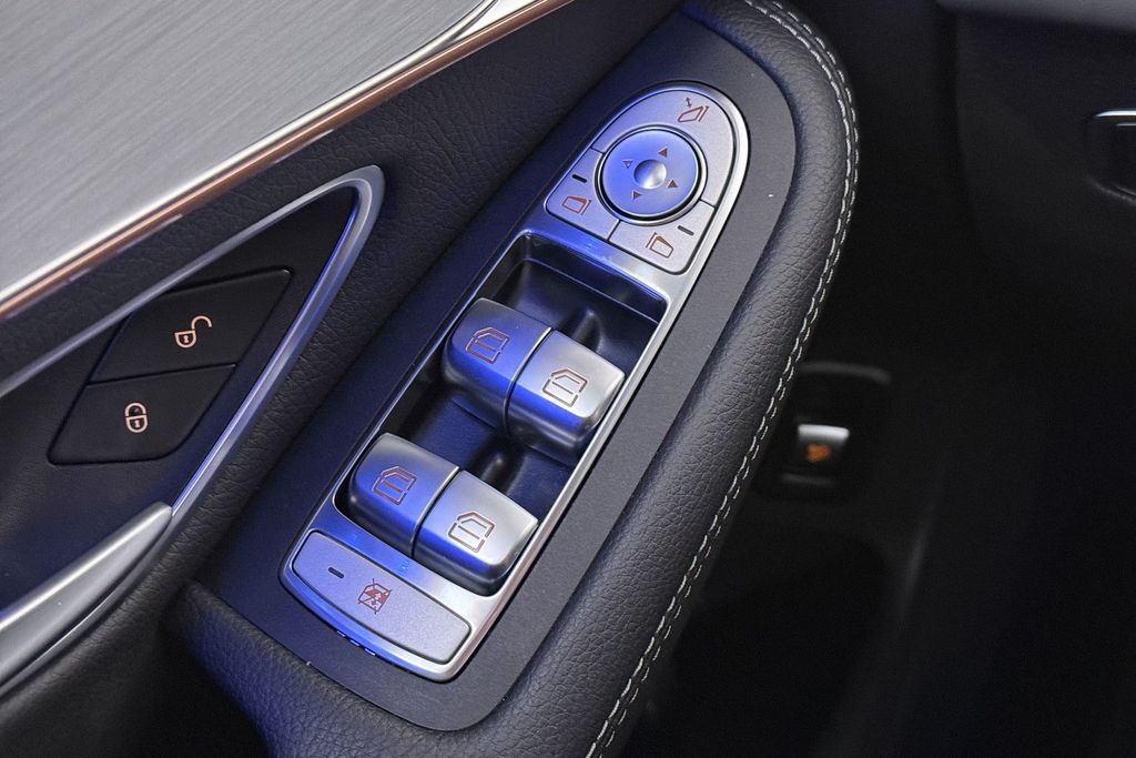 Mercedes-Benz EQC 2023