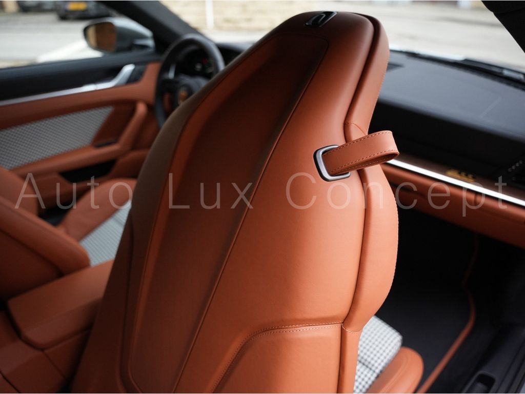 Porsche 992 2023