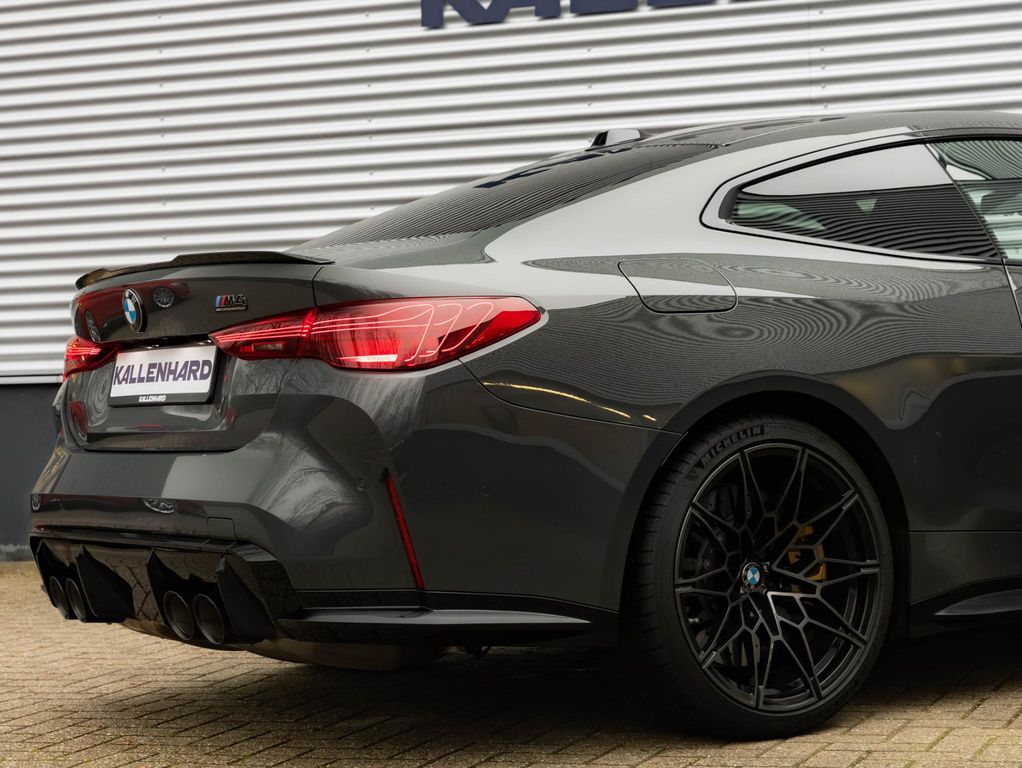 BMW M4 2025