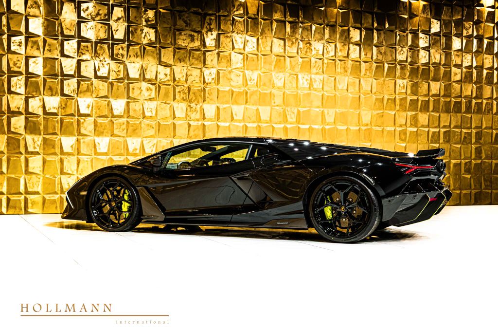 Lamborghini Revuelto