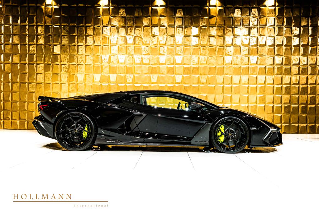 Lamborghini Revuelto