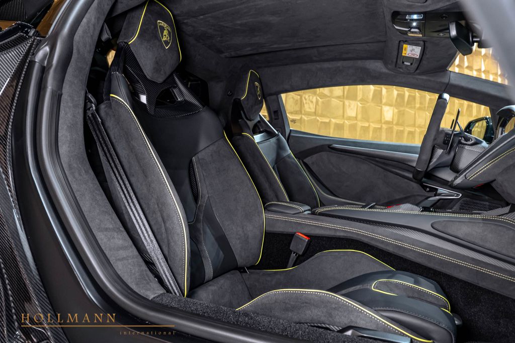 Lamborghini Revuelto
