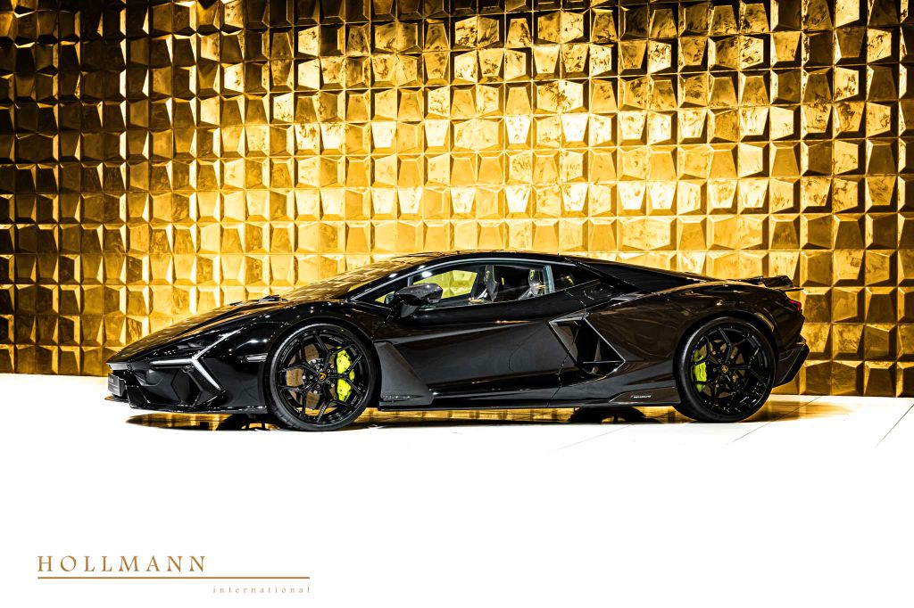 Lamborghini Revuelto